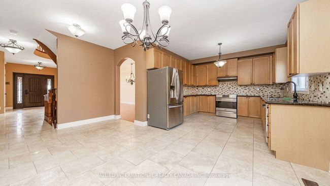 67 St Hubert Dr, House other with 6 bedrooms, 5 bathrooms and 4 parking in Brampton ON | Image 9
