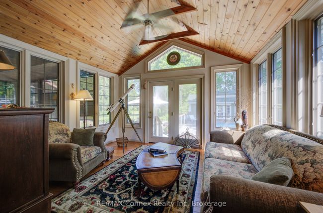 13233 5 Th Line, Home with 4 bedrooms, 5 bathrooms and 20 parking in Rockwood ON | Image 16