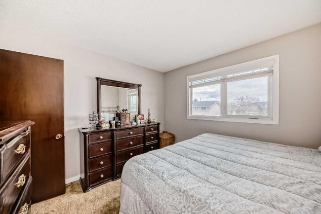 3816 Dover Ridge Drive Se, Home with 3 bedrooms, 1 bathrooms and 2 parking in Calgary AB | Image 17