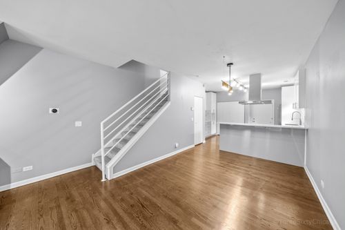 25-1801 W Diversey Pkwy, Chicago, IL, 60614-1054 | Card Image