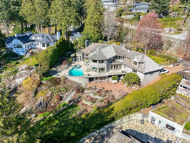 4660 S Piccadilly, House other with 5 bedrooms, 5 bathrooms and 3 parking in West Vancouver BC | Image 38