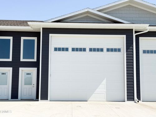 6201 Tyler Pkwy, Bismarck, ND, 58503-1679 | Card Image