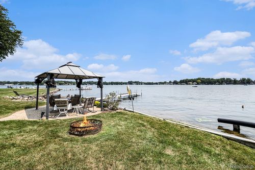 13293 Lake Shore Drive, Fenton, MI, 48430 | Card Image