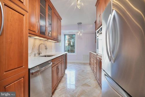 2-901-5802 Nicholson Ln, NORTH BETHESDA, MD, 20852-2965 | Card Image