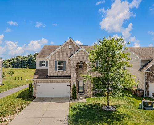 2071 Creek Bank Dr, Columbus, IN, 47201-1481 | Card Image
