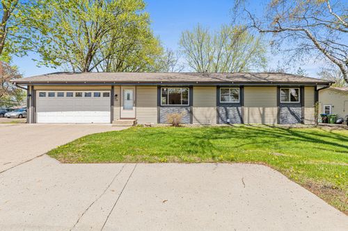 715 County Road C W, Roseville, MN, 55113-2155 | Card Image