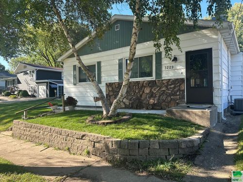 3229 Larimer Ave, Sioux City, IA, 51106-2738 | Card Image