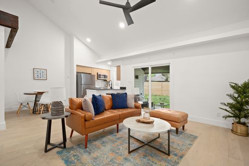 a-6807 Woodhue Dr, Austin, TX, 78745-5451 | Card Image