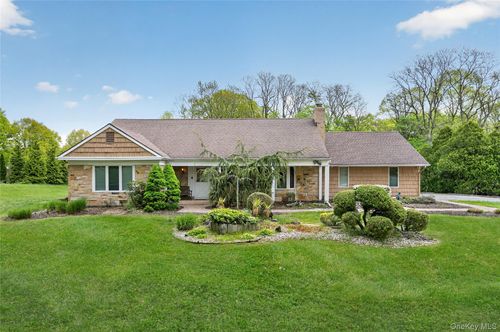 24 Thorngrove Ln, Dix Hills, NY, 11746-6709 | Card Image