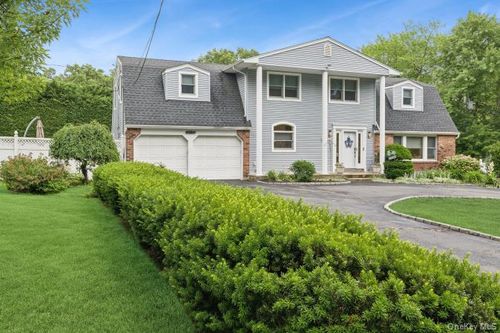 21 Fairoaks Ln, Smithtown, NY, 11787-4015 | Card Image
