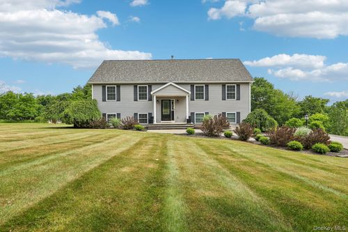 4 Lira St, Wallkill, NY, 12589-5918 | Card Image