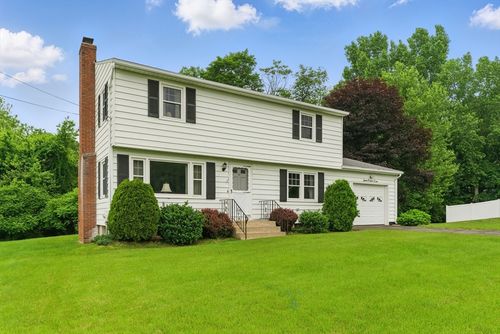 7 Breton Ln, Holyoke, MA, 01040-1518 | Card Image