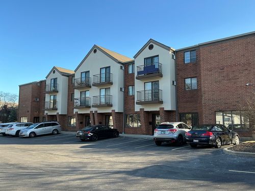 202-215 E Park Ave, Libertyville, IL, 60048-2866 | Card Image