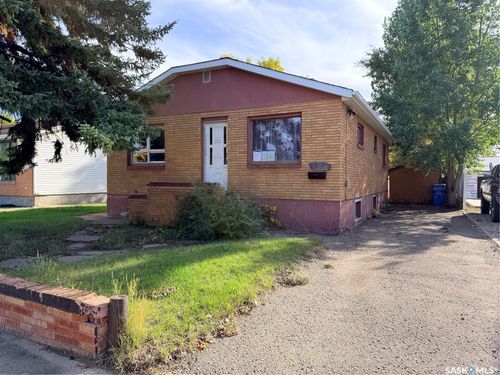 438 3rd Street, Estevan, SK, S4A0P2 | Card Image