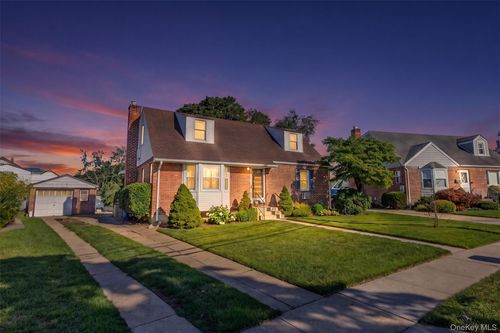 6 Grenville Ct, East Rockaway, NY, 11518-1004 | Card Image