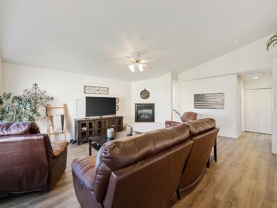 613 Shadowbrook Drive, House other with 3 bedrooms, 2 bathrooms and null parking in Grand Junction CO | Image 2