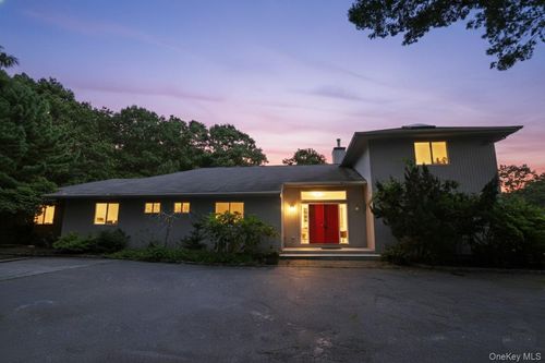 10 Jeffrey Ln, East Quogue, NY, 11942-3108 | Card Image