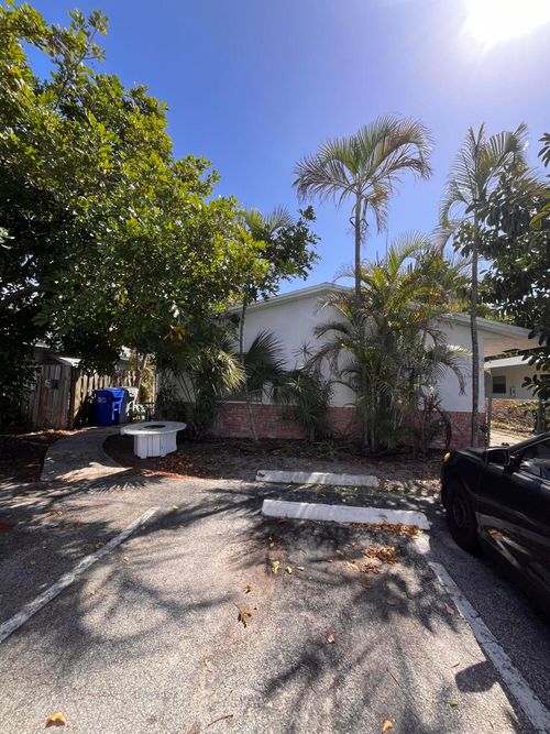 1304 Ne 4th St, Pompano Beach, FL, 33060-6784 | Card Image