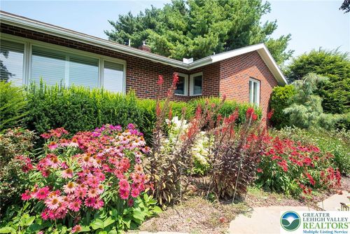 6563 Lower Macungie Rd, Macungie, PA, 18062-9786 | Card Image