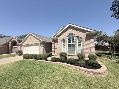 2749 Crystal Glenn Cir, Hurst, TX, 76054-2428 | Card Image