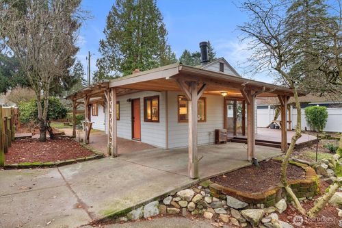 15760 Meridian Avenue N, Shoreline, WA, 98133 | Card Image