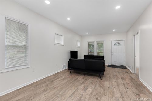 12658 Waltham St, Detroit, MI, 48205-3310 | Card Image