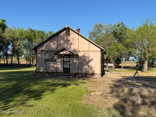 151 Dalton Ln, Zillah, WA, 98953-9305 | Card Image