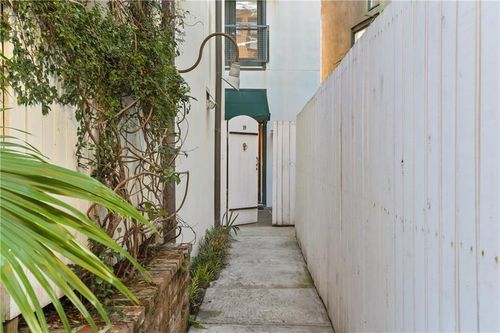 19-1201 Chartres St, New Orleans, LA, 70116-2570 | Card Image