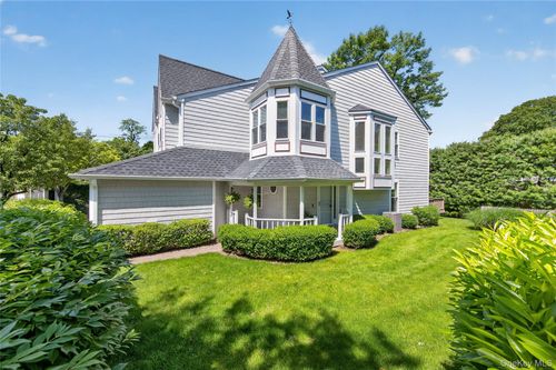 4 Parkridge Ct, Huntington, NY, 11743-3671 | Card Image