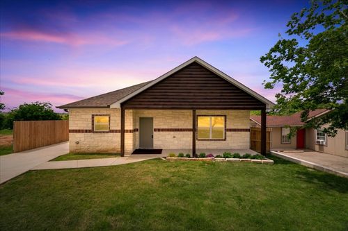 3105 N Pecan St, Fort Worth, TX, 76106-5928 | Card Image