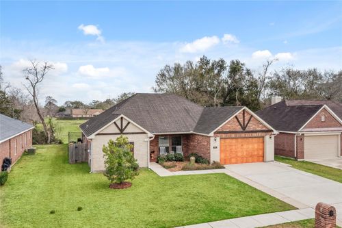 1995 Brentwood Dr, Alvin, TX, 77511-4751 | Card Image
