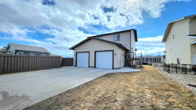11428 106 Avenue, Home with 2 bedrooms, 1 bathrooms and 2 parking in Grande Prairie AB | Image 2