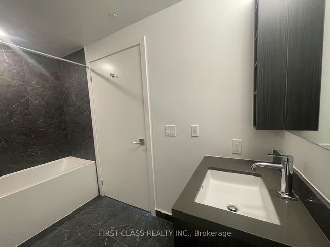 5006 - 252 Church St, Condo with 2 bedrooms, 1 bathrooms and null parking in Toronto ON | Image 16