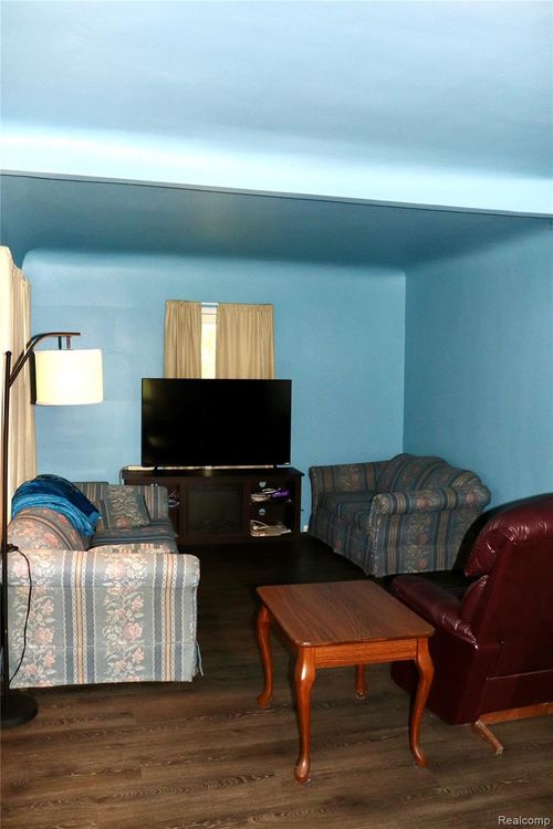 1029 Adams Rd, Burton, MI, 48509-2355 | Card Image