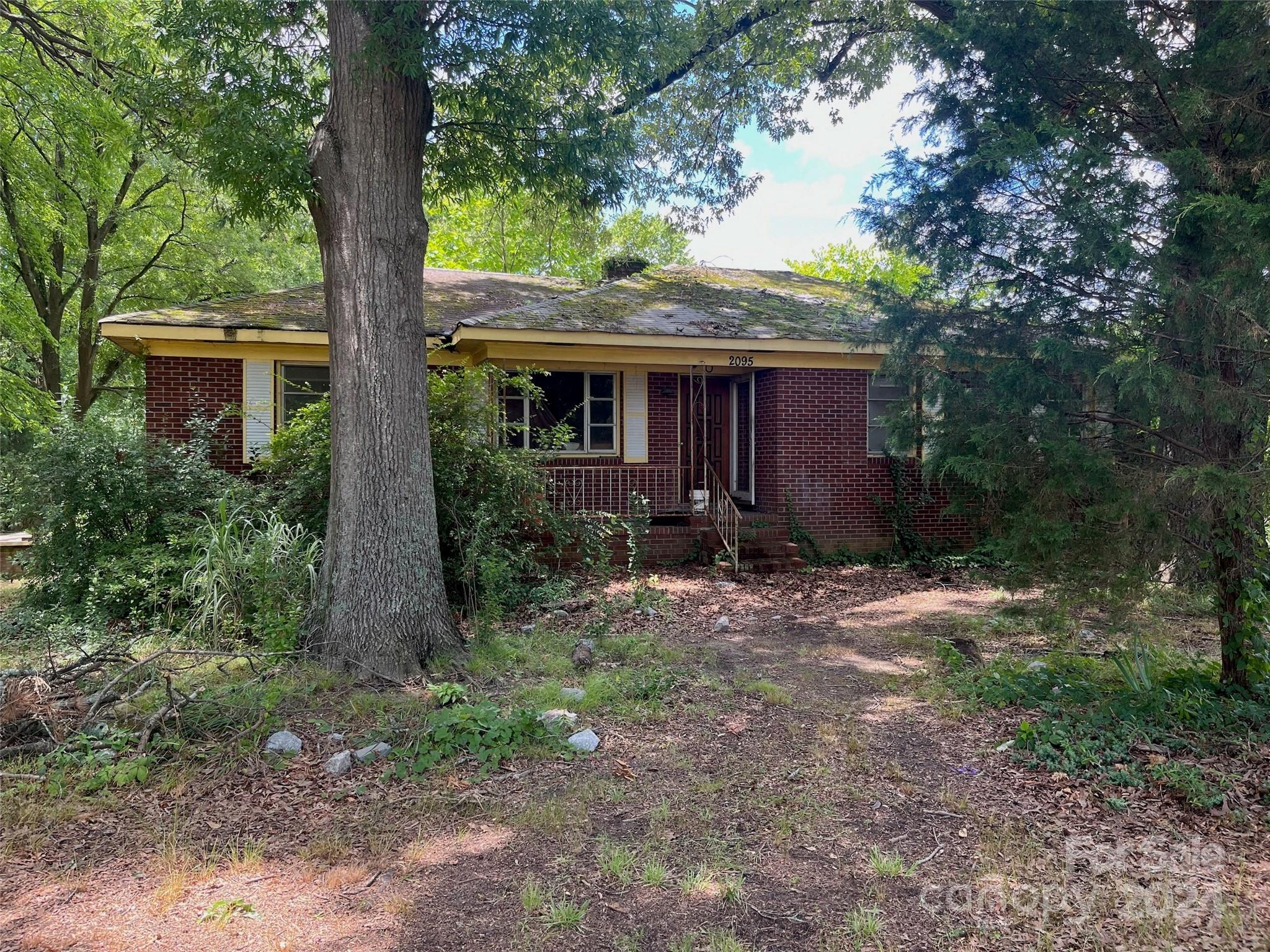 Davidson Ave, Gastonia, NC 28052