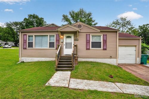 10428 Ashbrook Dr, Saint Louis, MO, 63137-2203 | Card Image