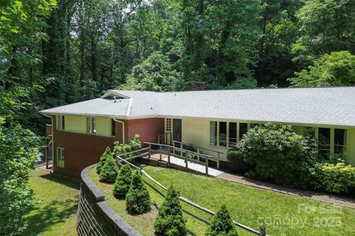 684 Woodfield Dr, Waynesville, NC, 28786-6739 | Card Image