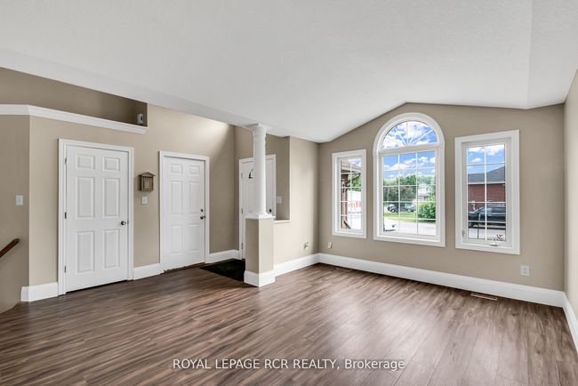 31 Cottonwood Dr, House other with 3 bedrooms, 2 bathrooms and 4 parking in Saint Thomas ON | Image 4