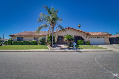 2101 Julian Ave, Bakersfield, CA, 93304-6425 | Card Image