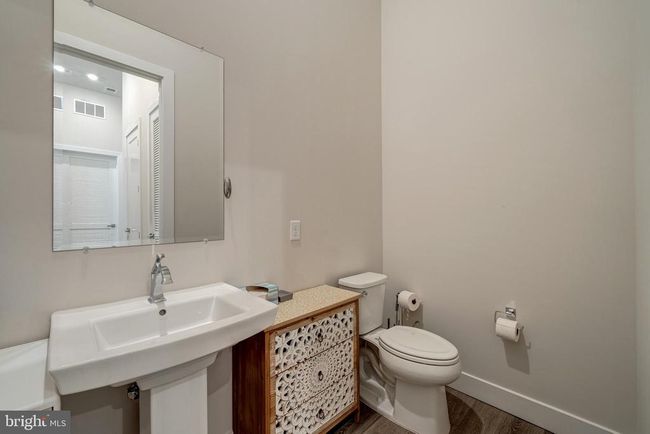 APT-102 - 1761 Old Meadow Rd, Condo with 2 bedrooms, 3 bathrooms and null parking in MCLEAN VA | Image 32