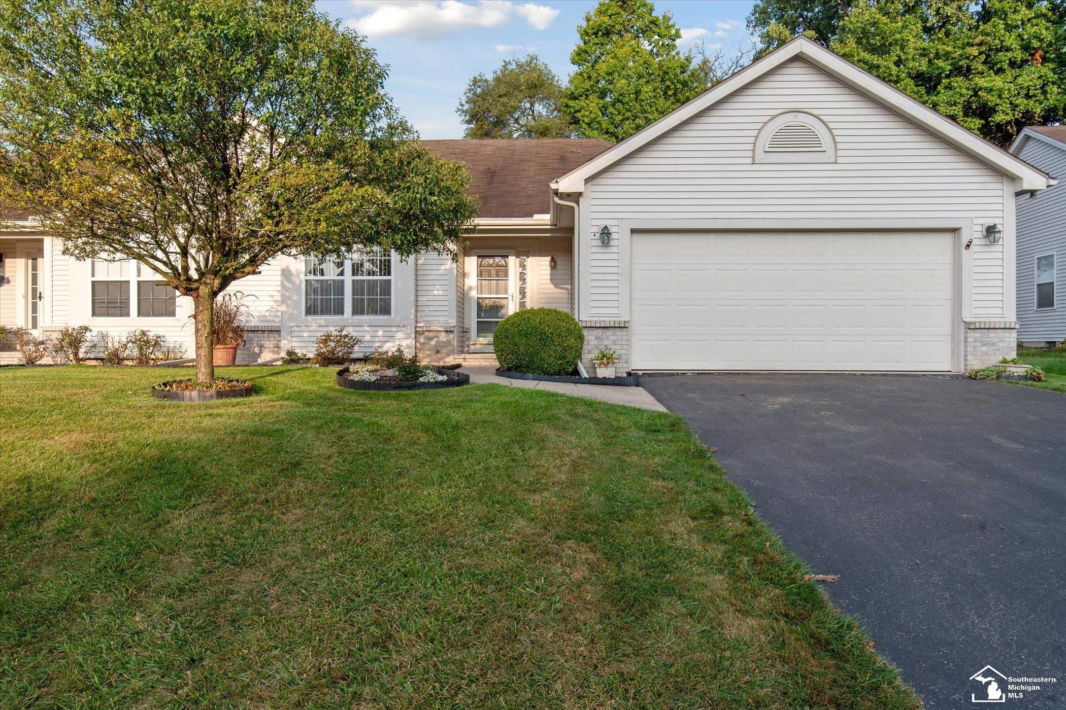 Hickory Creek Dr, Temperance, MI 48182