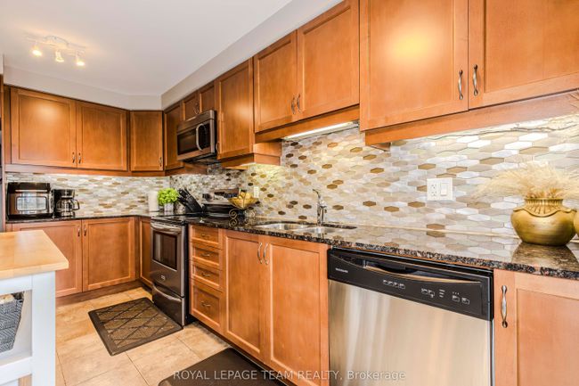 302 Song Sparrow St, House attached with 3 bedrooms, 3 bathrooms and 2 parking in Nepean ON | Image 14