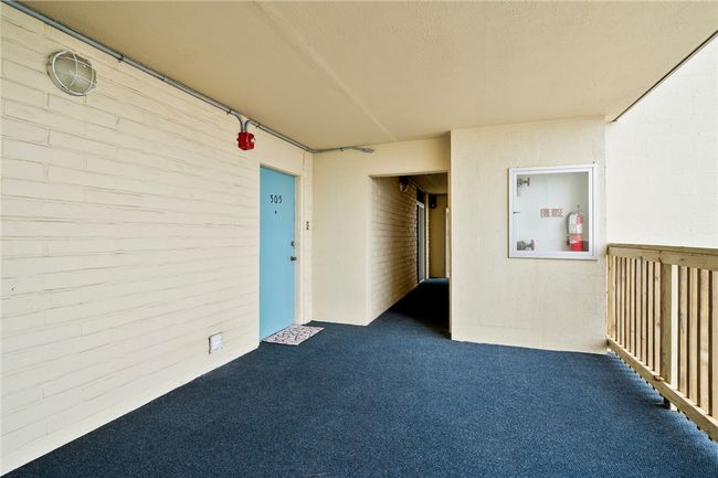 Wide hallway to unit | Image 6