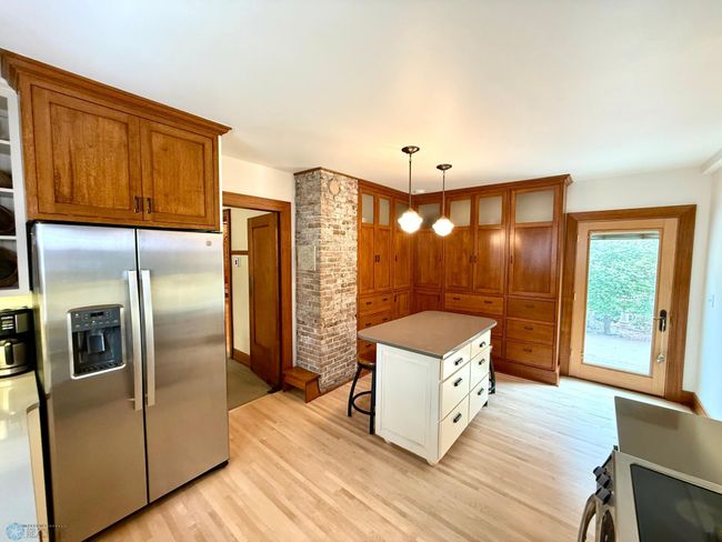 Eat-in Kitchen | Image 19