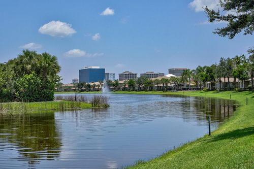 2-477 Pacific Grove Dr, West Palm Beach, FL, 33401-8313 | Card Image