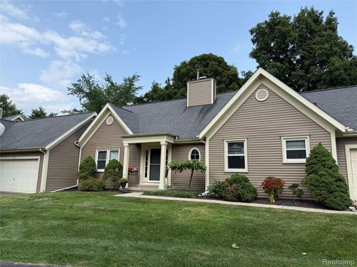 22-7670 Golden Hill Ct, Clarkston, MI, 48348-4752 | Card Image