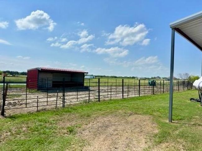 12X24 Mueller lean-to - 2 stalls | Image 25