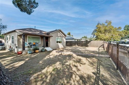 10959 Memory Park Ave, Mission Hills, CA, 91345-3020 | Card Image