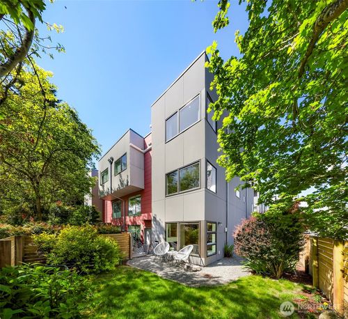 8363 29th Ave Nw, Seattle, WA, 98117-3822 | Card Image