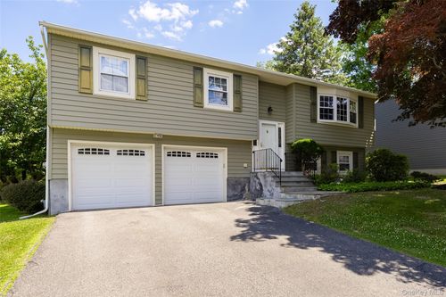 86 Keats Dr, New Windsor, NY, 12553-6447 | Card Image
